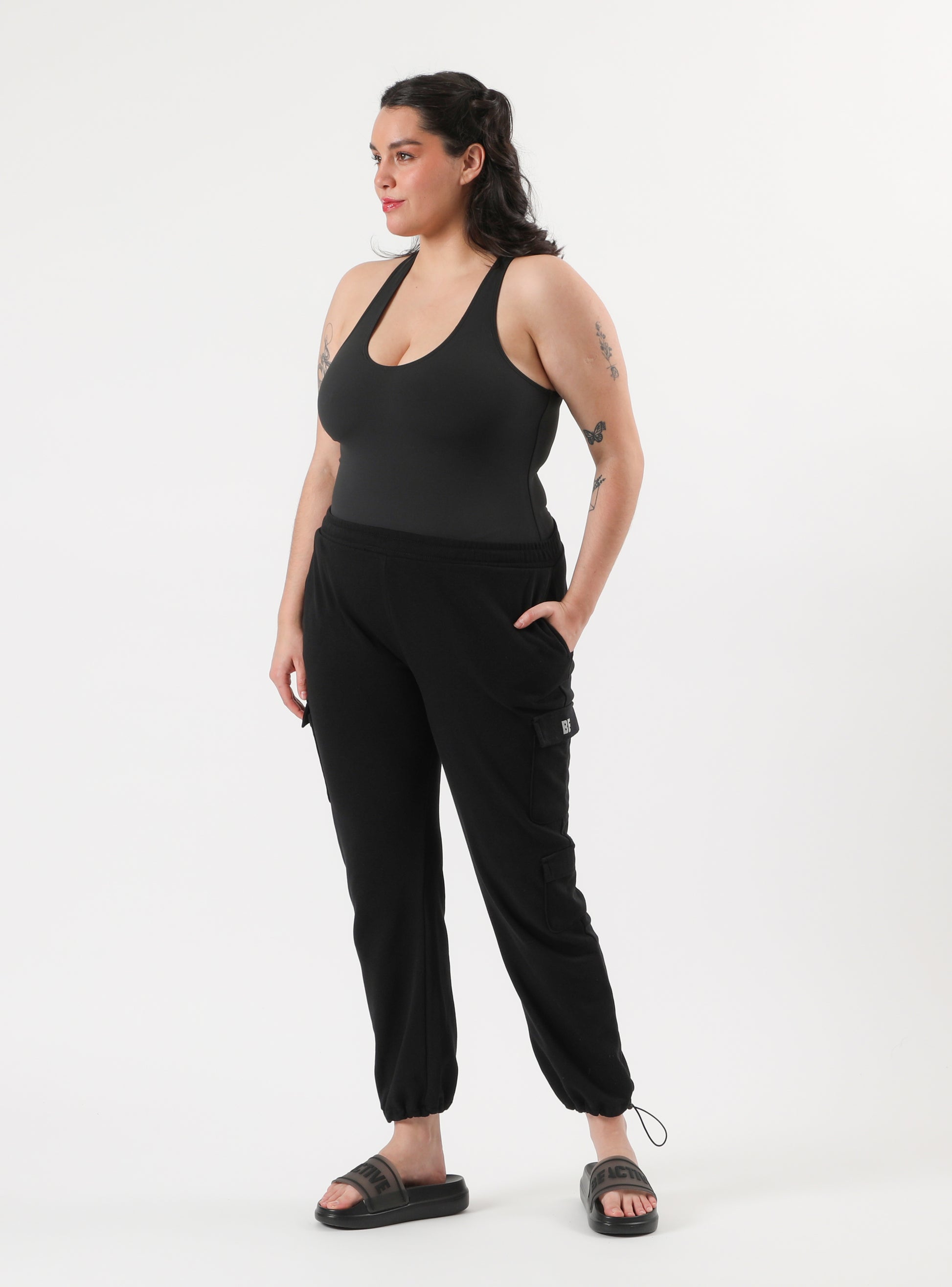 Body de mujer color negro con espalda asimétrica y broches en parte inferior plus size