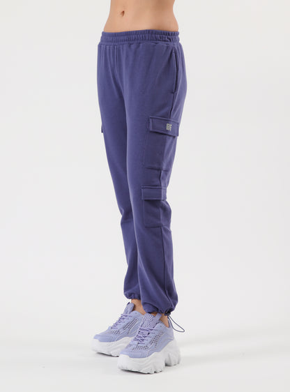 Pantalón de buzo cargo con ajustador color morado