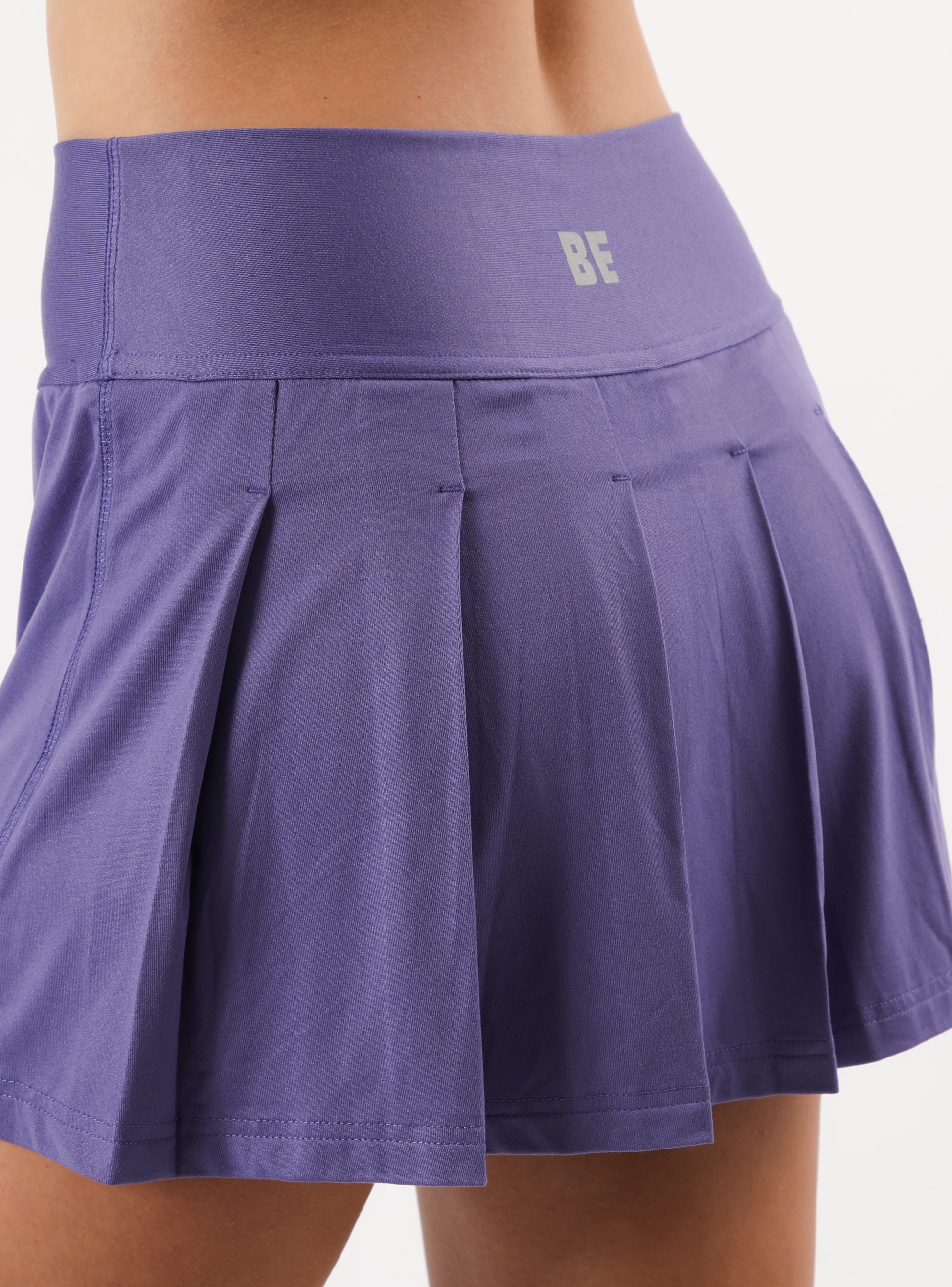 Falda tableada de color morado con short interno 