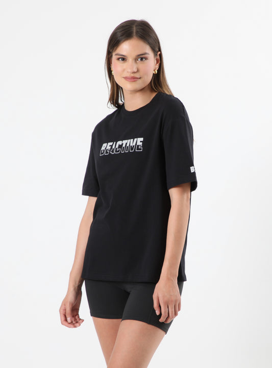 Polera oversized negra de mujer vista frontal